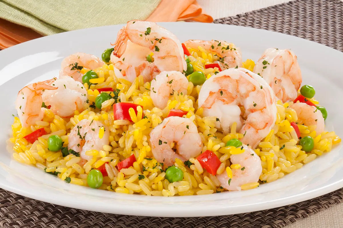 Ensalada con arroz atún y camarones