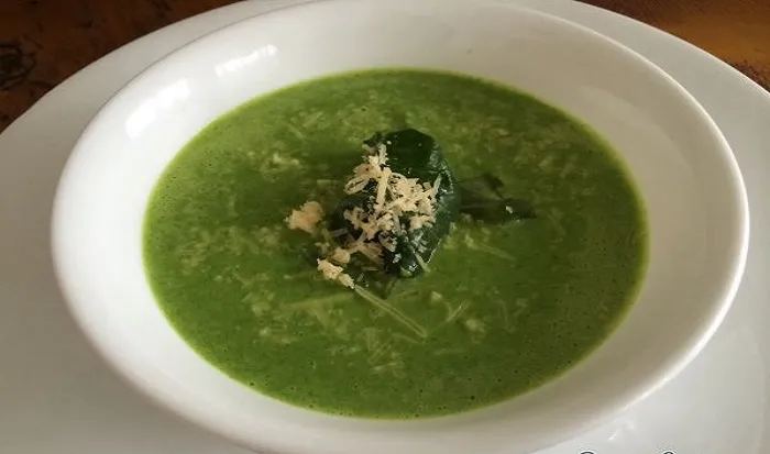 Sopa fria de lechuga y arvejas