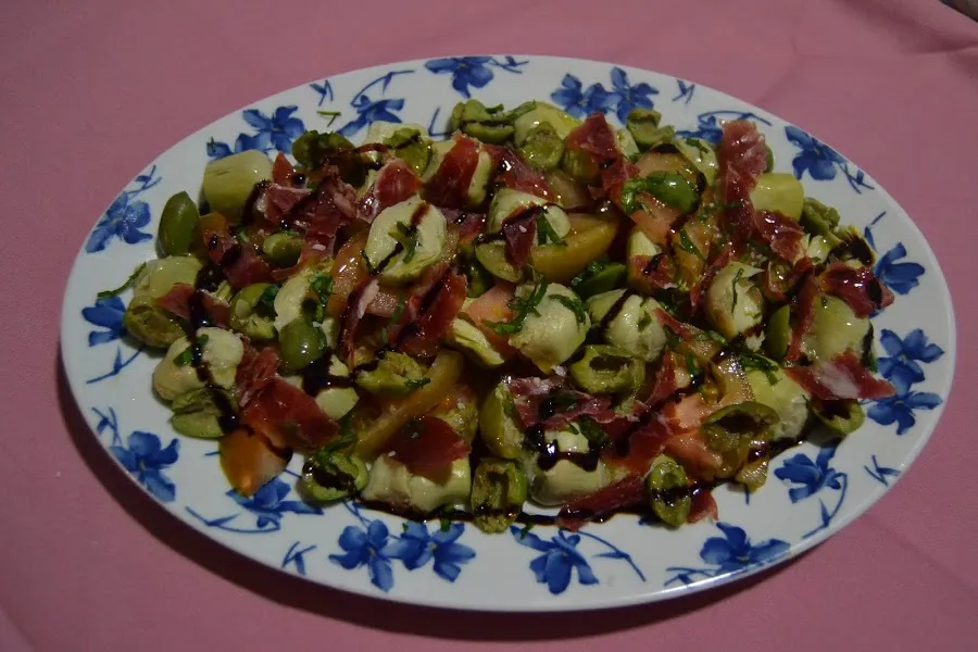 Ensalada de alcachofas y aceitunas