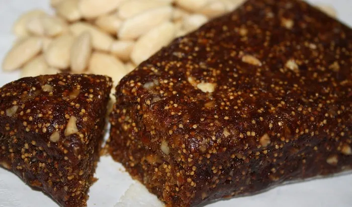 Pan de higos y almendras