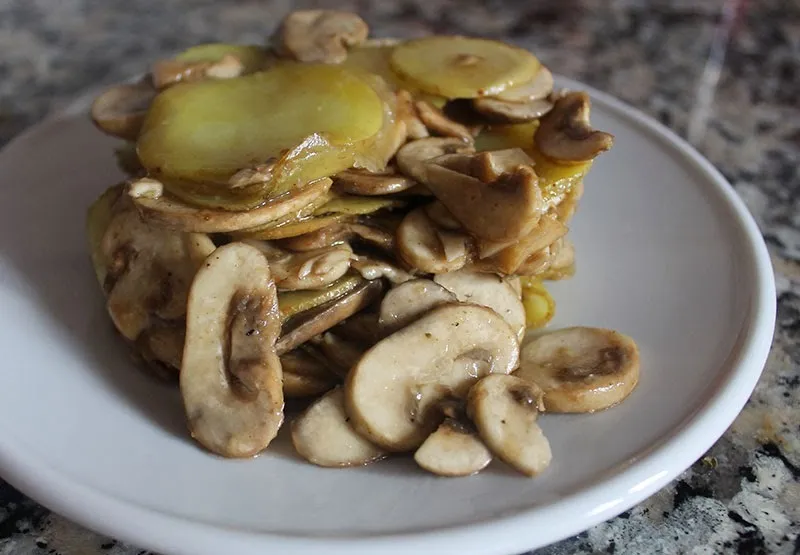 Asado de papas y champiñones
