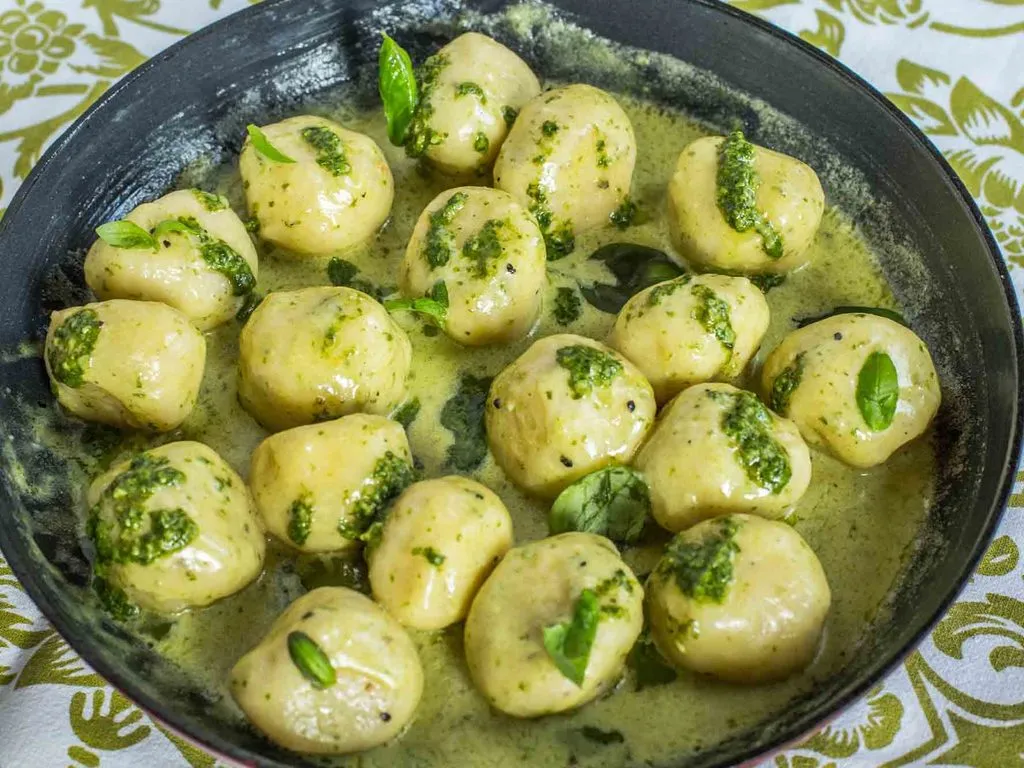 Ñoquis veganos al pesto