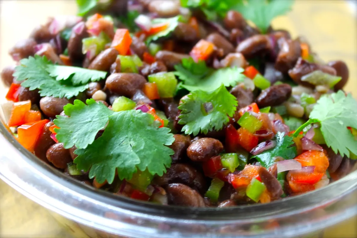 Dip de frijol, cilantro y coco