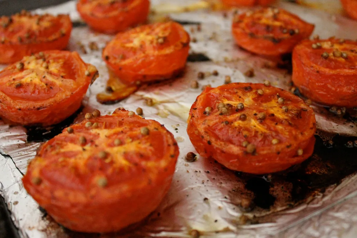 Snack de tomates asados y hierbas