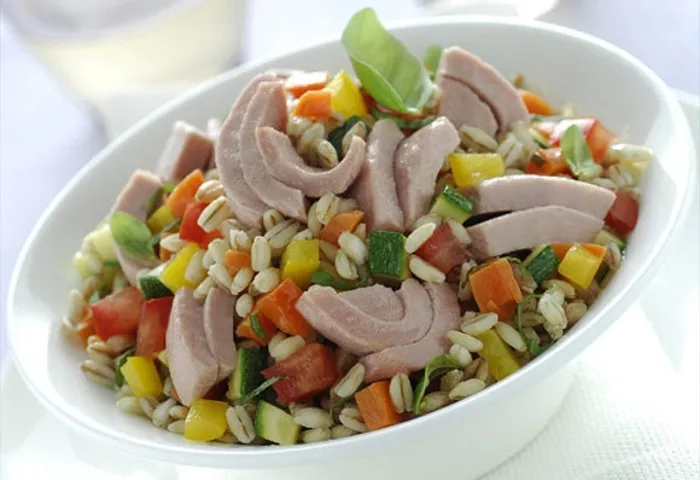 Ensalada de cereales y atún