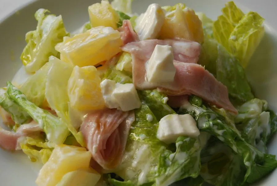 Ensalada de piñas y queso