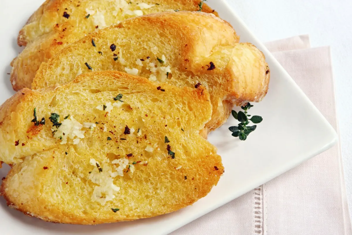 Pan con ajo y hierbas