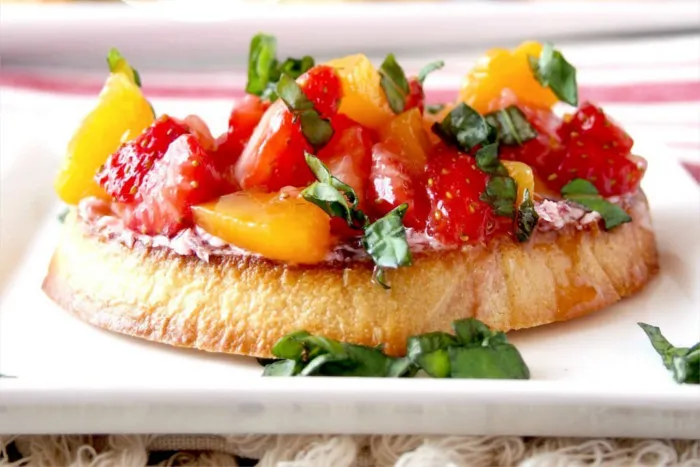 Bruschetta de frutas rápida y fácil de preparar