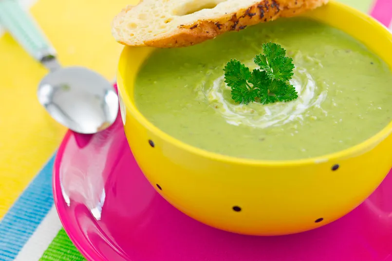 Crema de guisantes verdes con zanahoria